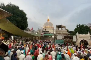 khwaja garib nawaz dargah ajmer rajasthan ziyarat peaceful crowd view.